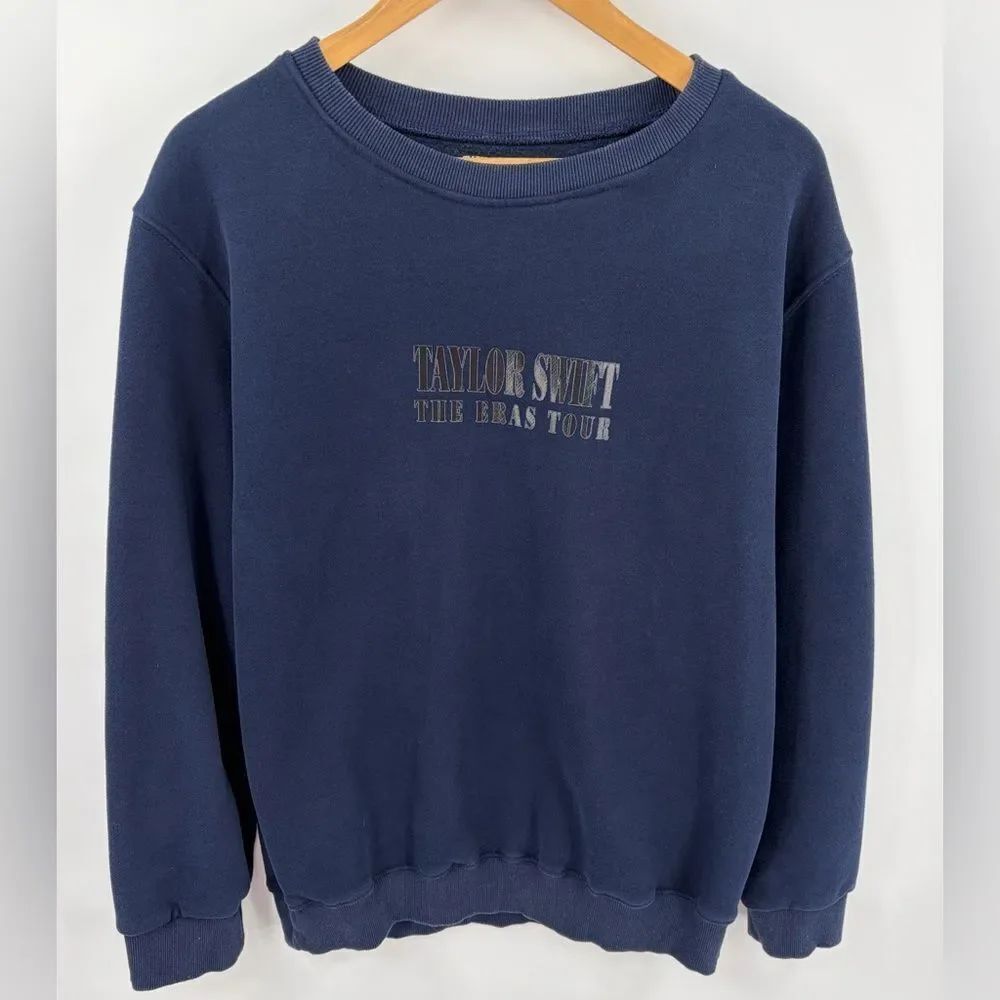 Taylor Swift women’s official the eras tour navy graphic fleece lined Crewneck M